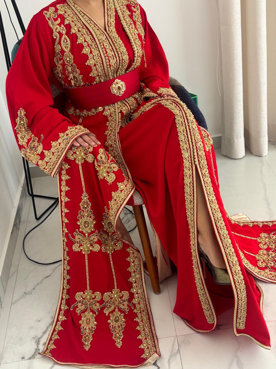 Takchita Marocaine Luxe Brodée – Finition Dorée