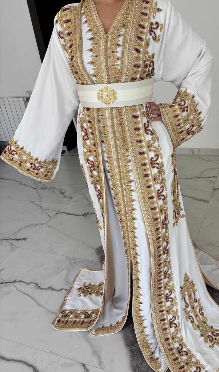 Takchita Marocaine Luxe Brodée – Finition Dorée