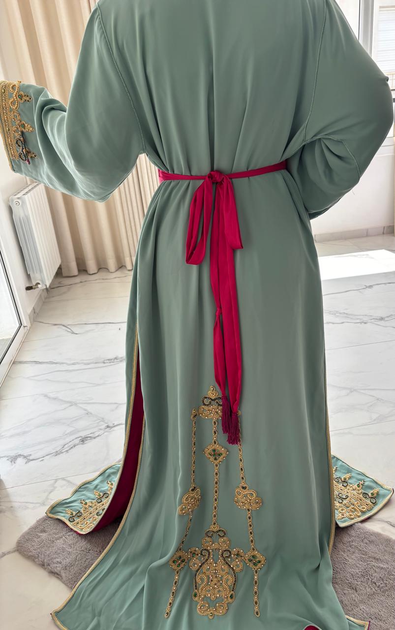 Takchita Marocaine Luxe Brodée – Finition Dorée