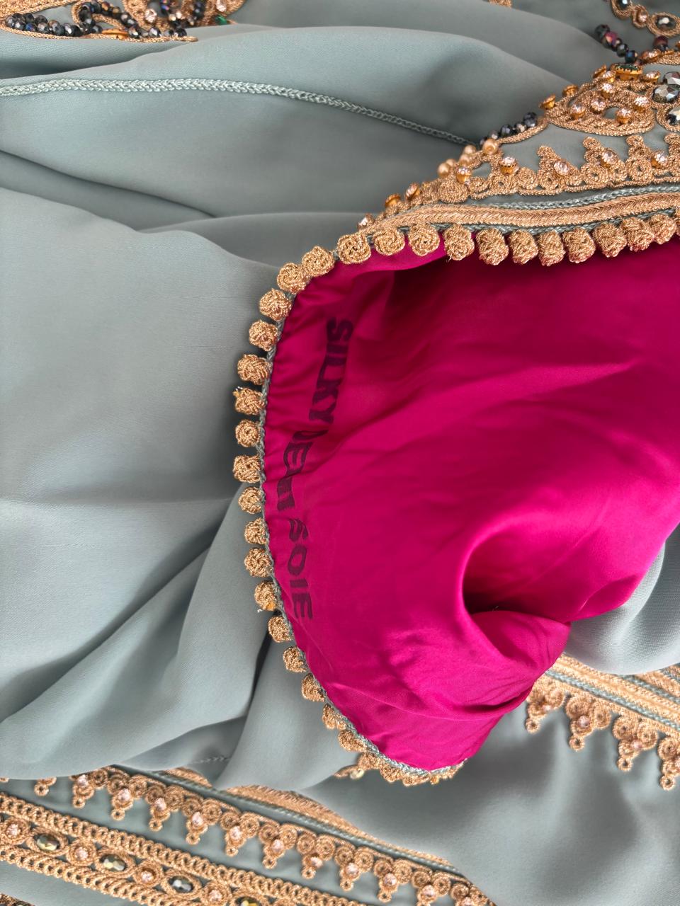 Takchita Marocaine Luxe Brodée – Finition Dorée